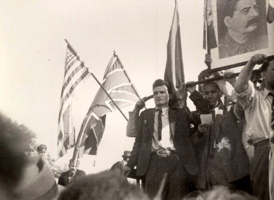 Nikola Čaušesku Pozdravlja Ulazak Crvene Armije U Bukurešt 30.08.1944.